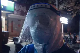 这支“火焰蓝”特勤支队在上海浦东执行环境消杀任务图片