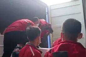 打通“最后一百米”！上海物流配送正逐步恢复视频封面