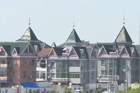 杭州农居房顶“葫芦球”被拆，村民：多建于20年前用作装饰图片