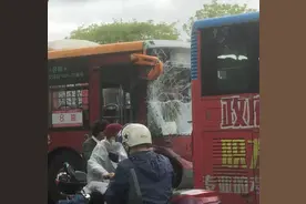 极易被忽视！刹车踩不下去，竟是被这些东西卡住了！丨覆车之戒图片