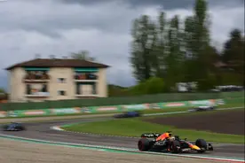 F1伊莫拉赛道周冠宇接连受挫，正赛维修区起步第15名完赛图片