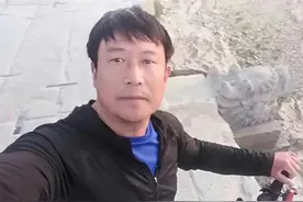 54岁男子登泰山为岳母祈福，轻装上阵不料失联5天5夜，儿子守着山脚急切等待消息图片