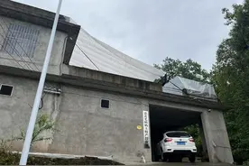 探访卖熟食被打假的土产经营部：虽系小作坊，证照齐全图片