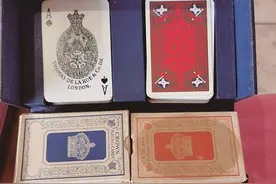 独乐乐不如众乐乐！广西老教授20余年收藏2000多副扑克，全捐了图片