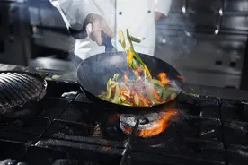 餐饮业“冰火两重天”：一边密集上市，一边融资遇冷｜钛媒体深度图片