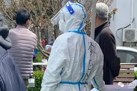 抗疫最美“家力量”！社区志愿者中的那些夫妻档、母女档、父子档……图片