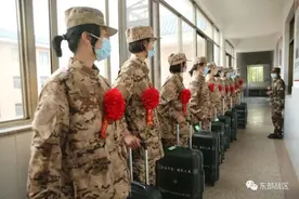 武警女兵的新训初体验图片
