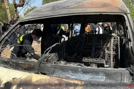 卡拉奇恐袭致3名中国教师遇难，当地反恐官员：系自制炸弹放在书包里，班车由骑兵护送图片