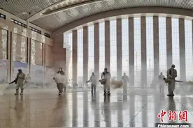 吉林火车站全覆盖消杀 为恢复列车运行做准备图片