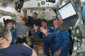 载人龙飞船送4名宇航员登上国际空间站，共11人驻守图片