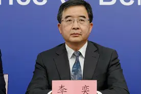 全市中小学、幼儿园、中等职业学校提前放假一天，明天开始放假