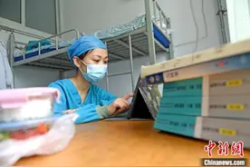 安徽淮南：新生儿科里的“临时妈妈”图片