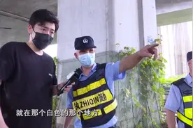 杭州桥洞下住着一个流浪汉，身边放了一摞书！他的经历让人唏嘘图片