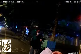 上海警方查获多名无通行证“黑骑手”，有人竟是红码！“黑心”出租30公里要价300元，已被查处图片