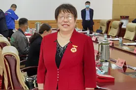 山东牧院李舫教授荣获全国五一劳动奖章图片