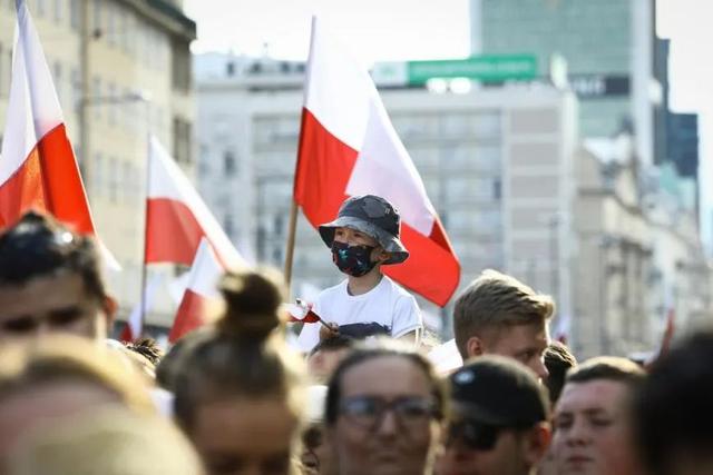 ���������ι��Ͷ��ڣ�С��Ϊ�����̵�