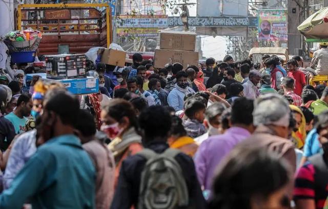 ���������ι��Ͷ��ڣ�С��Ϊ�����̵�