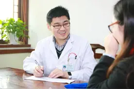 济南市中心医院中医科陈健：脚踏实地练内功，心怀患者解难题图片