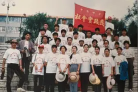 我被青春闪了一下腰图片
