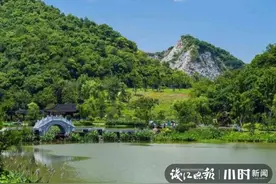 荷塘边钓龙虾，湖边露营，这个小长假杭州这个景区成了网红，要去一定赶早图片