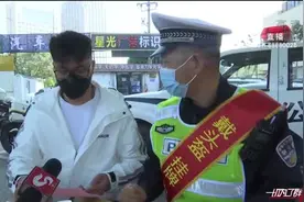 济宁：新规实施 严查骑电动车不戴头盔视频封面