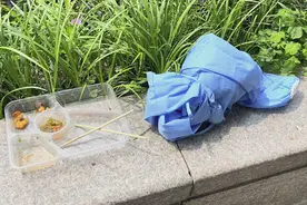 路边频现丢弃防护服 记者探访街道医废规范化处置流程图片