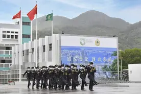 香港海关全面采用中式步操，展现爱国情操图片