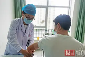 撞车后胳膊莫名焦黑，原是安全气囊弹出致烫伤图片