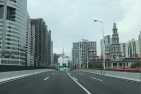 摄影记疫｜街道上有自由的风，还有久违的善意图片