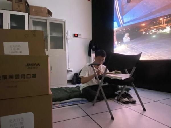 逆袭！安保员考取上海交大硕士，背后故事太励志了