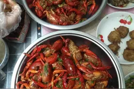 小龙虾集中上市，江城“嘬虾子”进行时图片