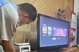 听障老人在城市留言板上写下“报修单”，维修小哥上门了图片