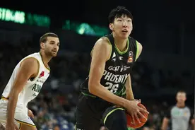 周琦澳洲一年成长明显 为何拒绝NBA？邀请并非试训 未来NBA大门恐彻底关闭图片