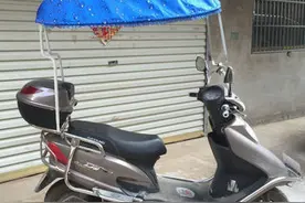 “这样的伞，不能买更不能装”--黄冈交警提醒：电动自行车安装挡风罩、遮阳伞违法！请自觉拆除图片