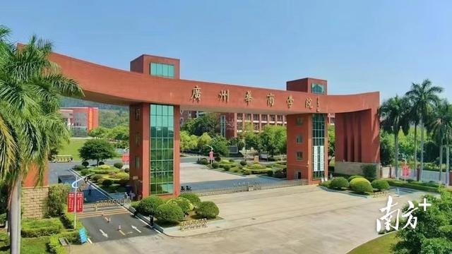 其中,文学院共有27名同学成功"上岸",将前往中国传媒大学,华南师范