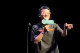 脱口秀演员因不当言论致歉 市场升温行业底线在哪里图片