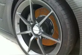 你的爱车刹车盘生锈了吗？如果生锈，记得这样做图片