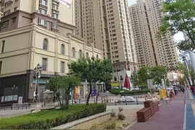 胜利小区一高层大片墙皮脱落 芝罘区住建局：5天之内完成维修图片