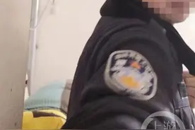 男子为骗钱身着警服到派出所门口拍视频，被抓了图片