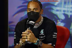 F1车手汉密尔顿不肯摘鼻钉，国际汽联主席：是朋友也得罚图片