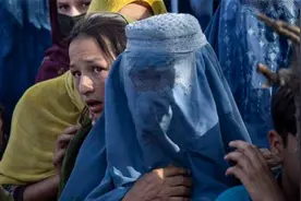 阿富汗：塔利班再颁法令 女性在公众场合须戴面纱视频封面