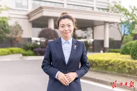 超高超宽货车执意上高速，收费站站长这样按下司机“解压阀”......图片