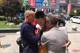 “回家的路”：5岁男孩随父到成都打工走失，在福利院长大 21年后终于回家图片