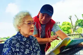 导演江平追忆秦怡：汶川地震时，秦怡几乎捐出全部积蓄图片