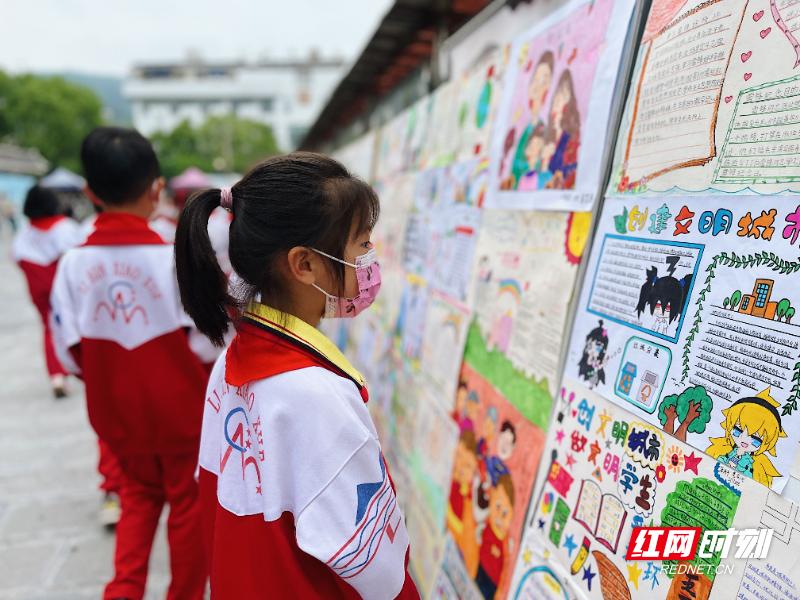 绿色文明出行手抄报_文明小使者手抄报展_张家界澧滨小学创文活动