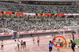 日媒摄影师闯田径跑道致运动员被设备电线“刮到脖子”，NHK道歉图片