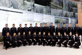 交警支队指挥中心：当好城市交通“指挥员”让市民出行路畅心更顺 | 寻找最美湘警图片