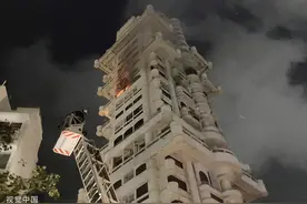 印度孟买一栋高层建筑发生火灾图片
