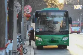 公交车起步致乘客下车摔倒死亡，属于“车上人员”还是“第三者”？判了图片