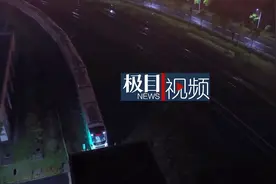 智能！武汉地铁5号线下班后：自觉先“洗澡”再“睡觉”图片